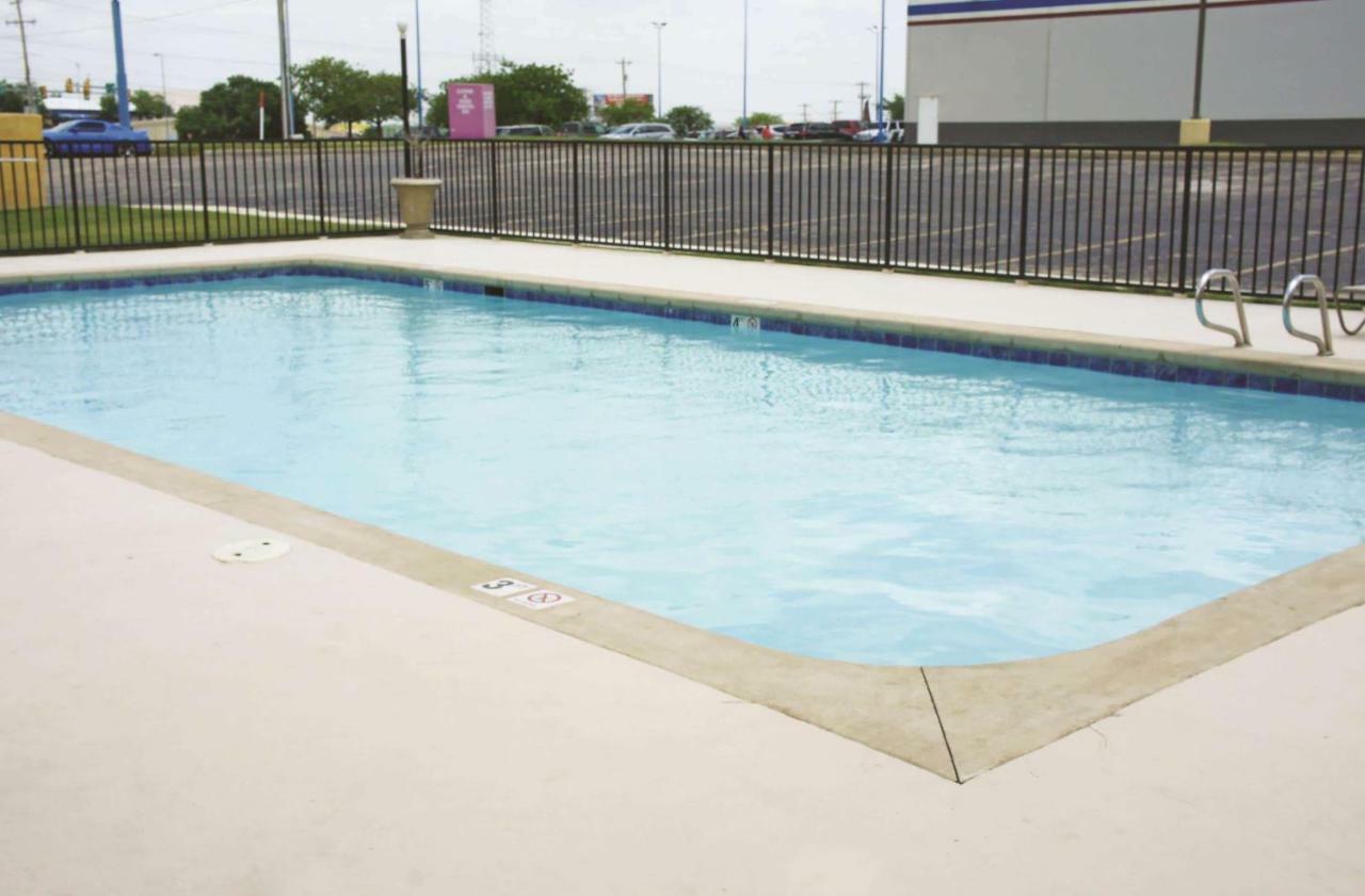La Quinta Inn & Suites Tulsa Exterior foto